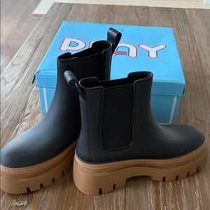 NWT sz 8 Jeffrey Campbell Black and Brown Chunky Chelsea Ankle Boots